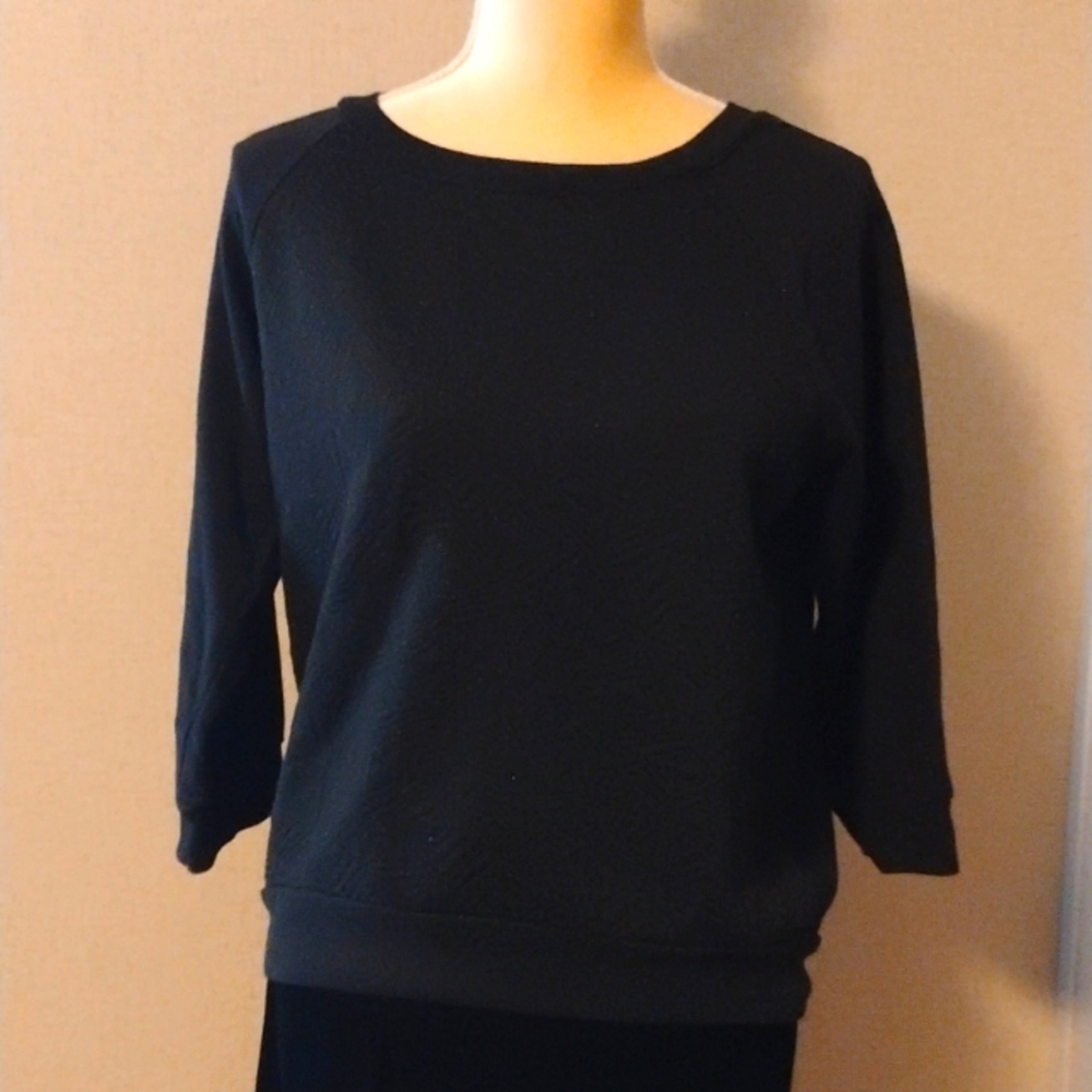 5/$15 Black No Boundaries Large sweater with quarter sleeves